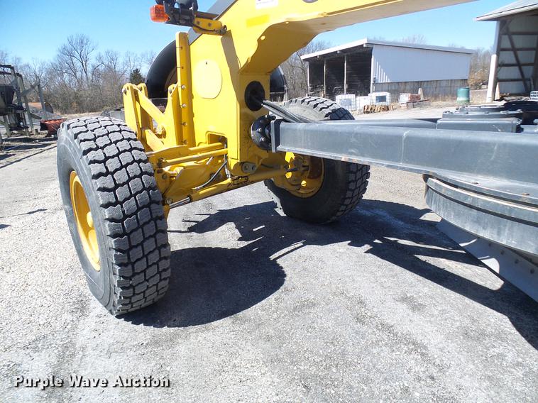 image for item DF7154 2010 John Deere 670G motor grader