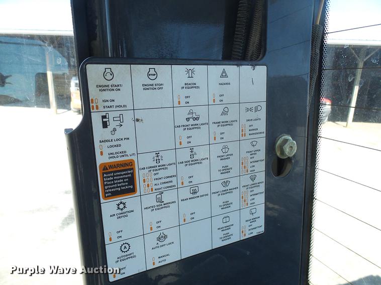 image for item DF7154 2010 John Deere 670G motor grader