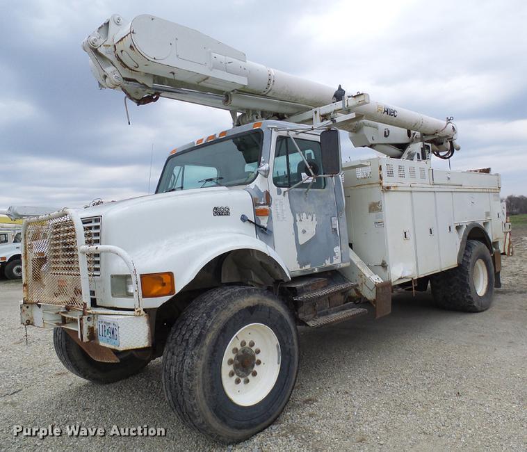 image for item DF7161 1999 International 4800 bucket truck