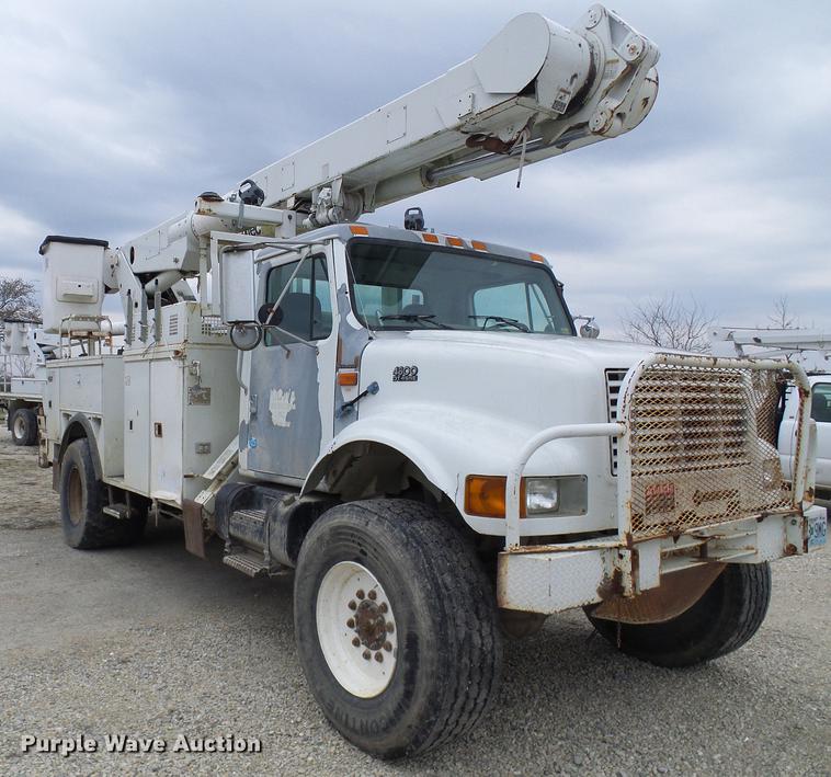 image for item DF7161 1999 International 4800 bucket truck