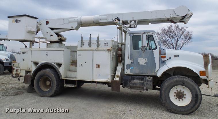 image for item DF7161 1999 International 4800 bucket truck