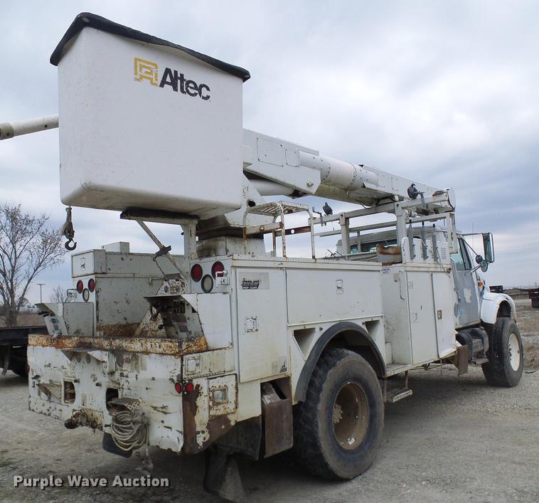 image for item DF7161 1999 International 4800 bucket truck