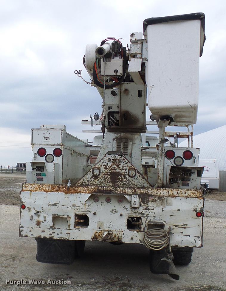 image for item DF7161 1999 International 4800 bucket truck