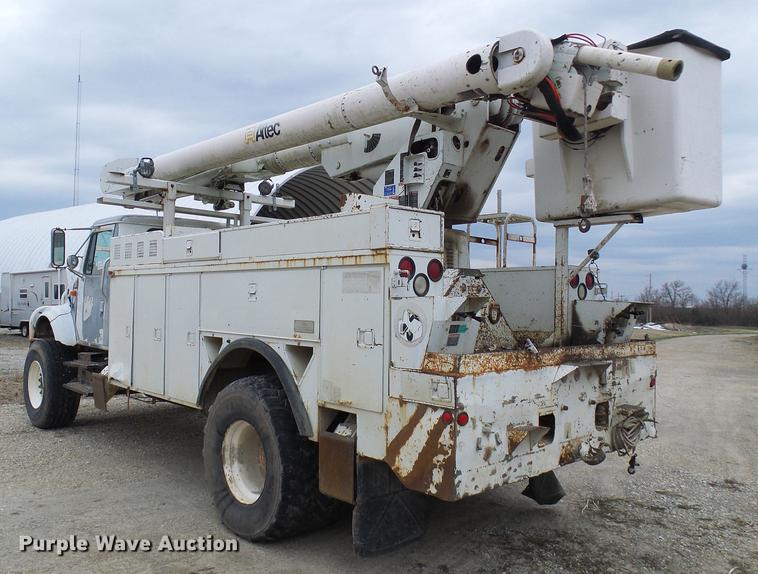 image for item DF7161 1999 International 4800 bucket truck