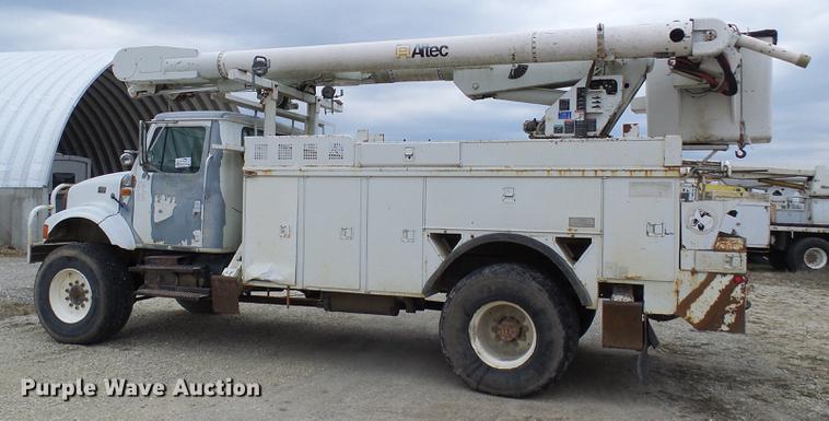 image for item DF7161 1999 International 4800 bucket truck