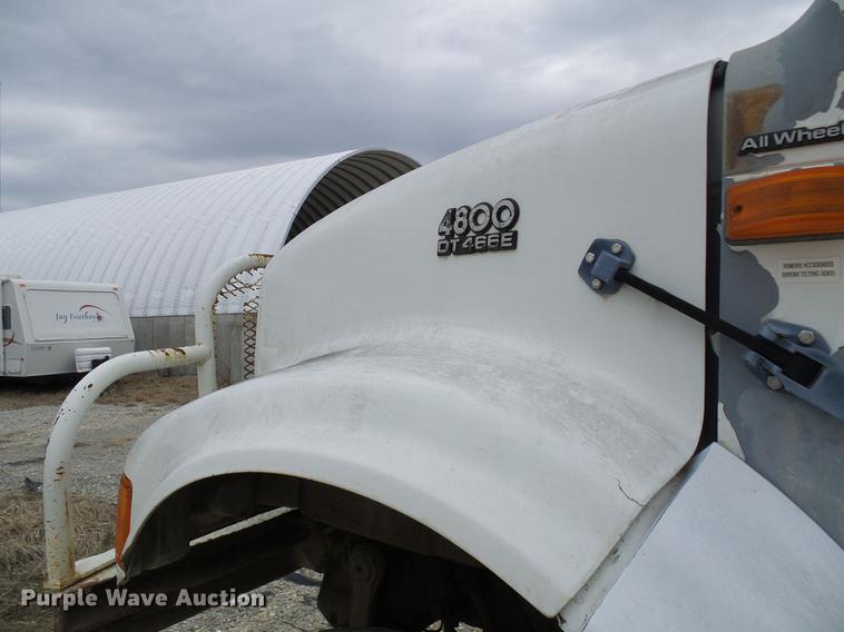 image for item DF7161 1999 International 4800 bucket truck