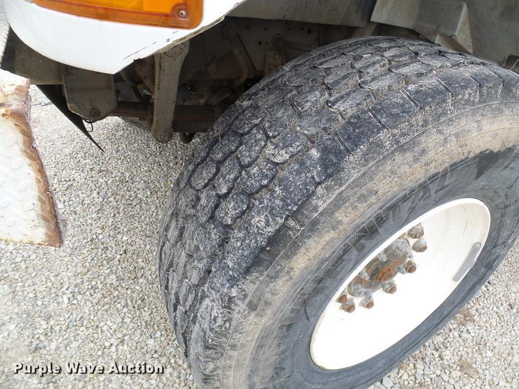 image for item DF7161 1999 International 4800 bucket truck