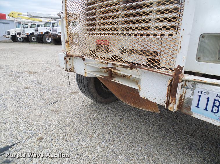 image for item DF7161 1999 International 4800 bucket truck