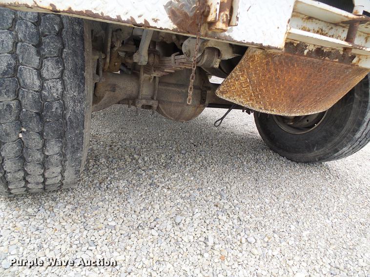 image for item DF7161 1999 International 4800 bucket truck