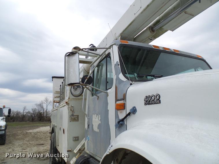 image for item DF7161 1999 International 4800 bucket truck