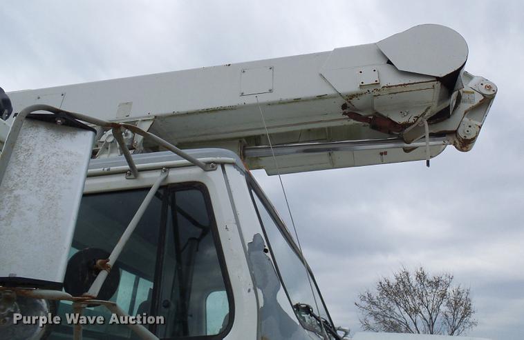 image for item DF7161 1999 International 4800 bucket truck
