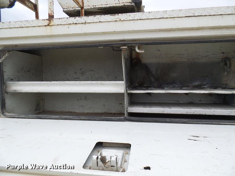 image for item DF7161 1999 International 4800 bucket truck