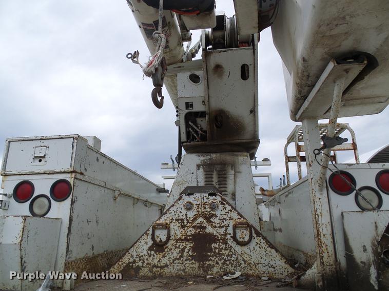 image for item DF7161 1999 International 4800 bucket truck