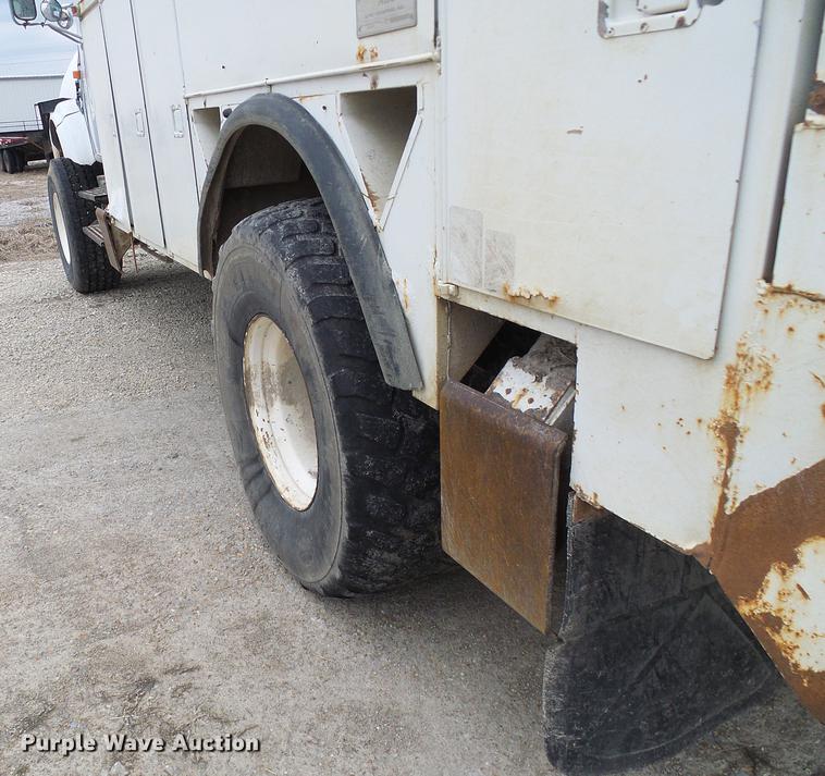 image for item DF7161 1999 International 4800 bucket truck