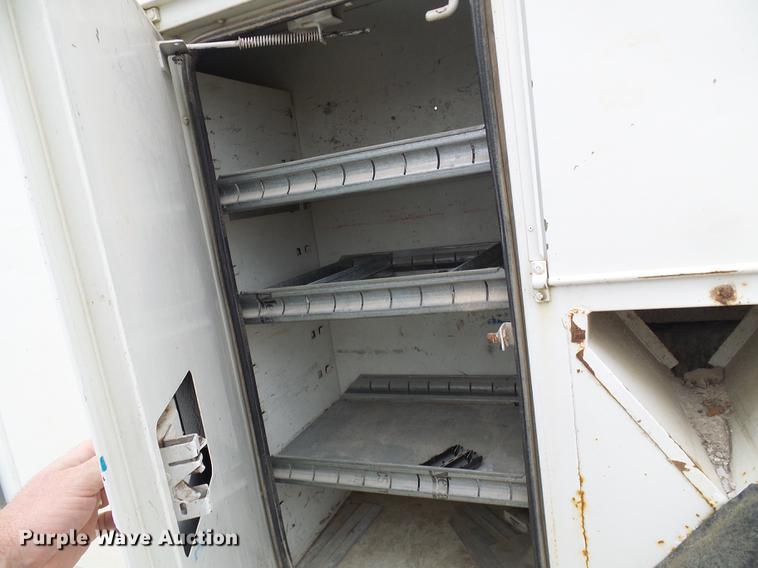 image for item DF7161 1999 International 4800 bucket truck