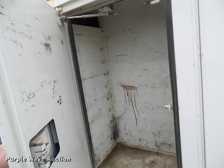 image for item DF7161 1999 International 4800 bucket truck