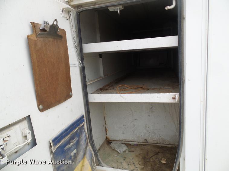 image for item DF7161 1999 International 4800 bucket truck