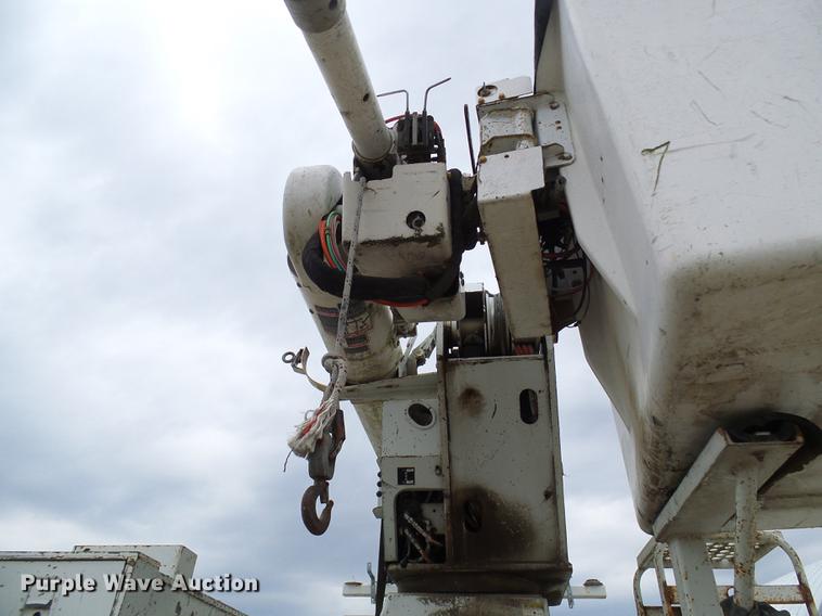 image for item DF7161 1999 International 4800 bucket truck