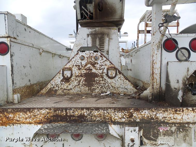image for item DF7161 1999 International 4800 bucket truck