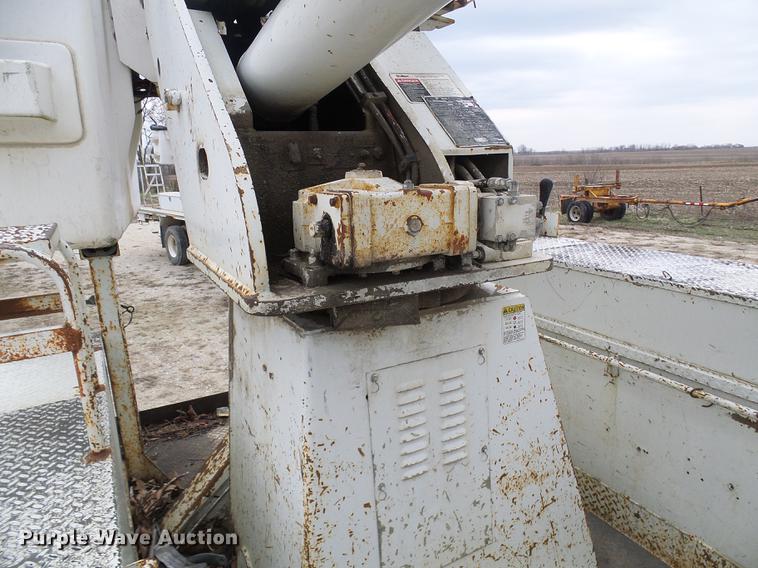 image for item DF7161 1999 International 4800 bucket truck