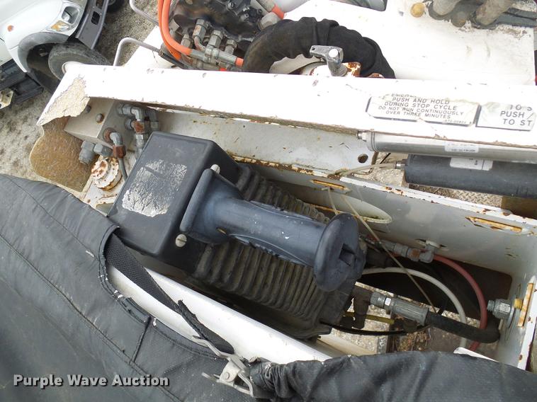 image for item DF7161 1999 International 4800 bucket truck