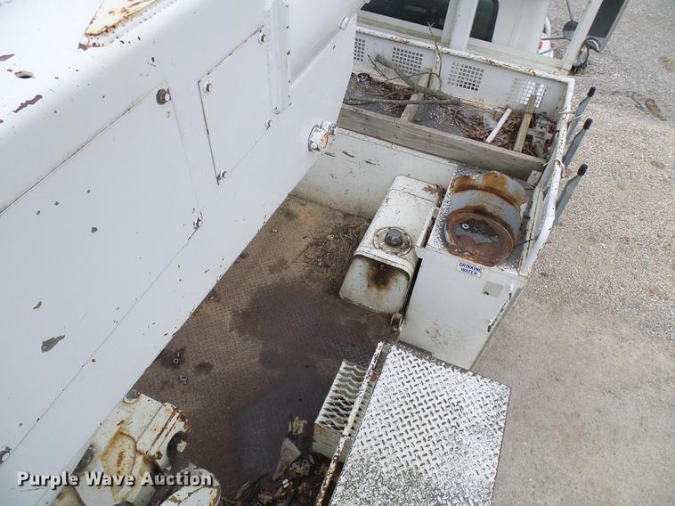 image for item DF7161 1999 International 4800 bucket truck