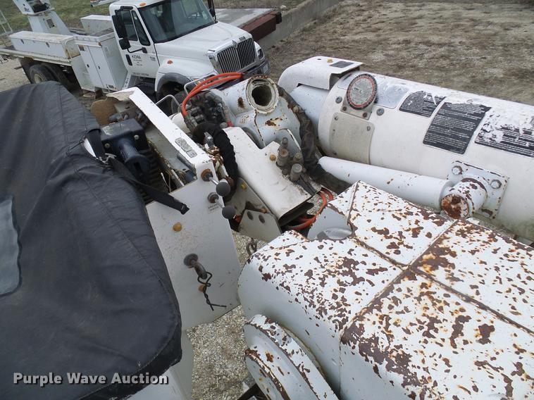 image for item DF7161 1999 International 4800 bucket truck