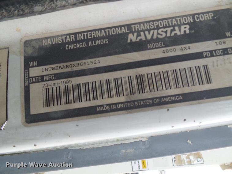 image for item DF7161 1999 International 4800 bucket truck