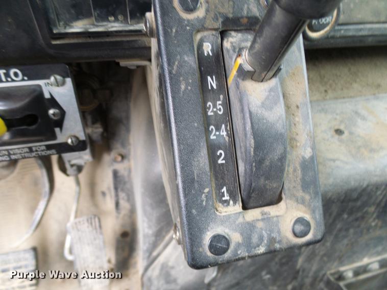 image for item DF7161 1999 International 4800 bucket truck