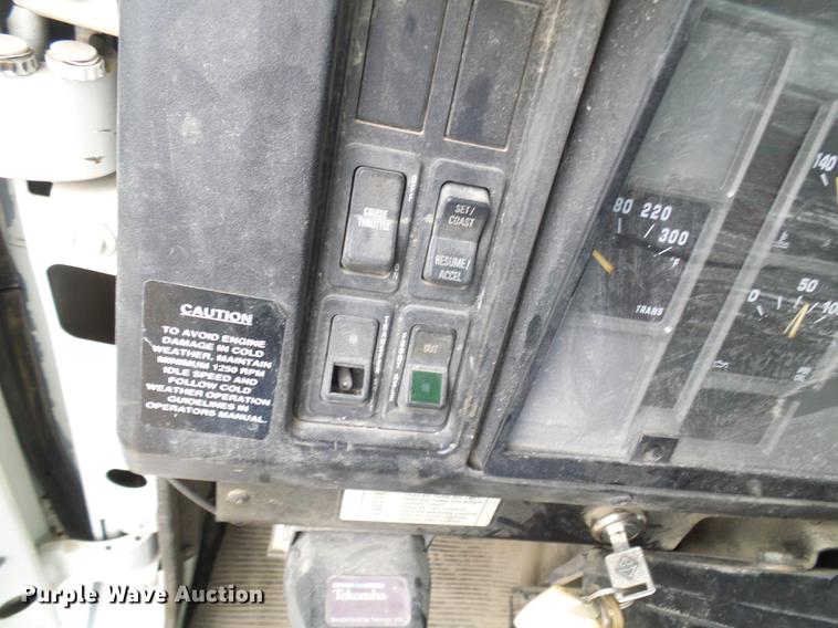 image for item DF7161 1999 International 4800 bucket truck