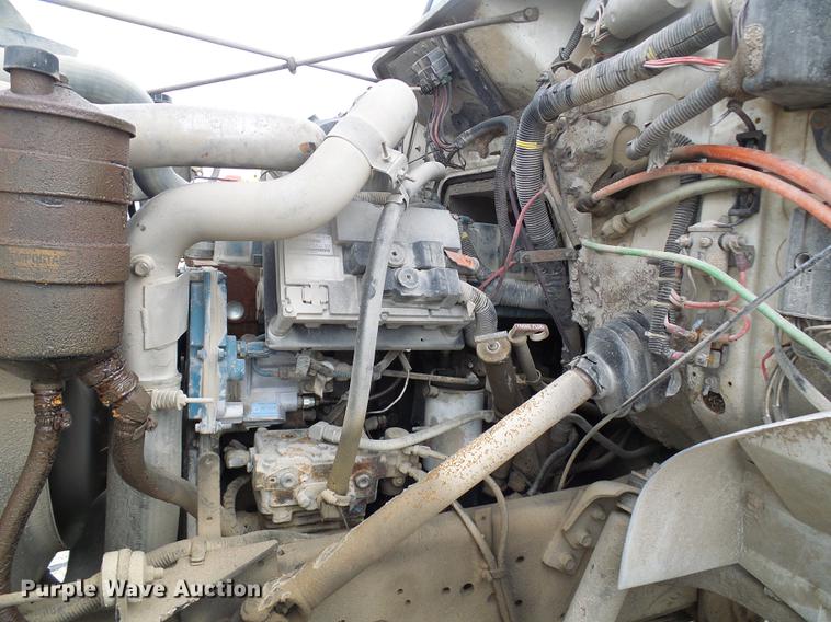 image for item DF7161 1999 International 4800 bucket truck