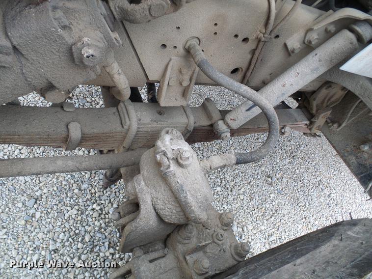 image for item DF7161 1999 International 4800 bucket truck