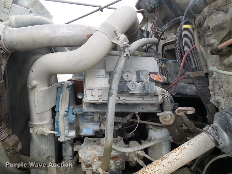 image for item DF7161 1999 International 4800 bucket truck