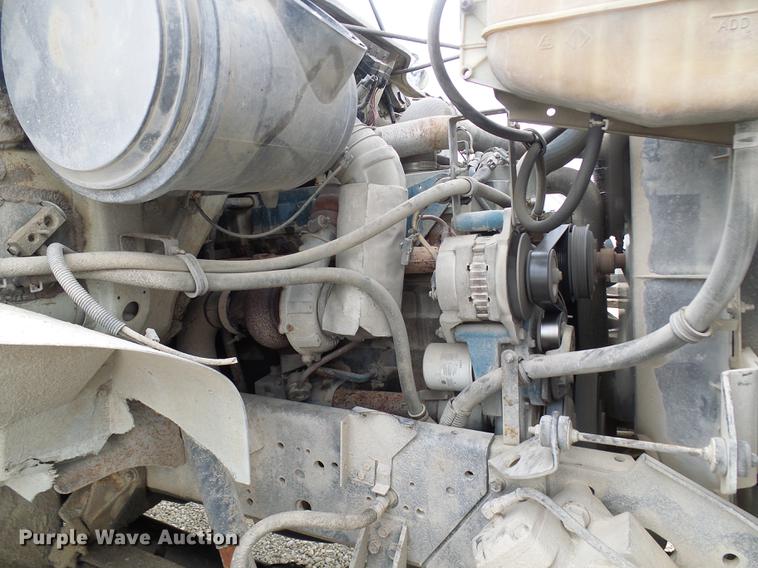 image for item DF7161 1999 International 4800 bucket truck