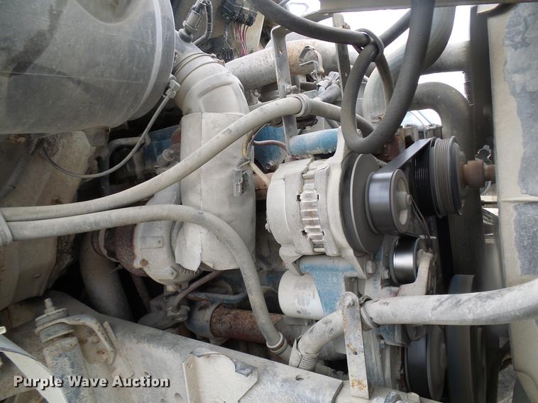 image for item DF7161 1999 International 4800 bucket truck