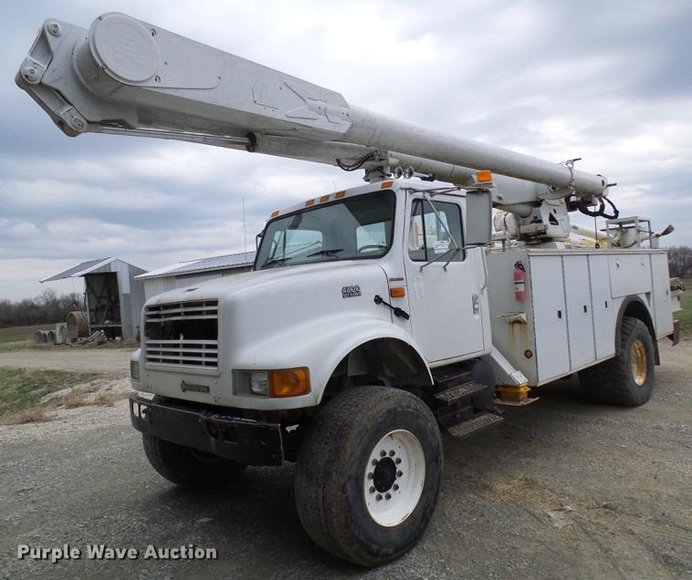 image for item DF7163 2000 International 4800 bucket truck