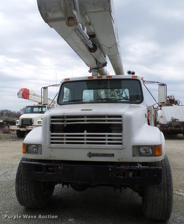 image for item DF7163 2000 International 4800 bucket truck