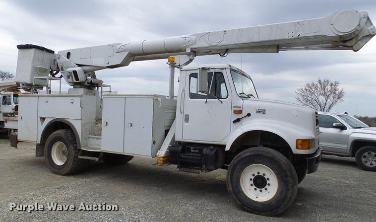 image for item DF7163 2000 International 4800 bucket truck