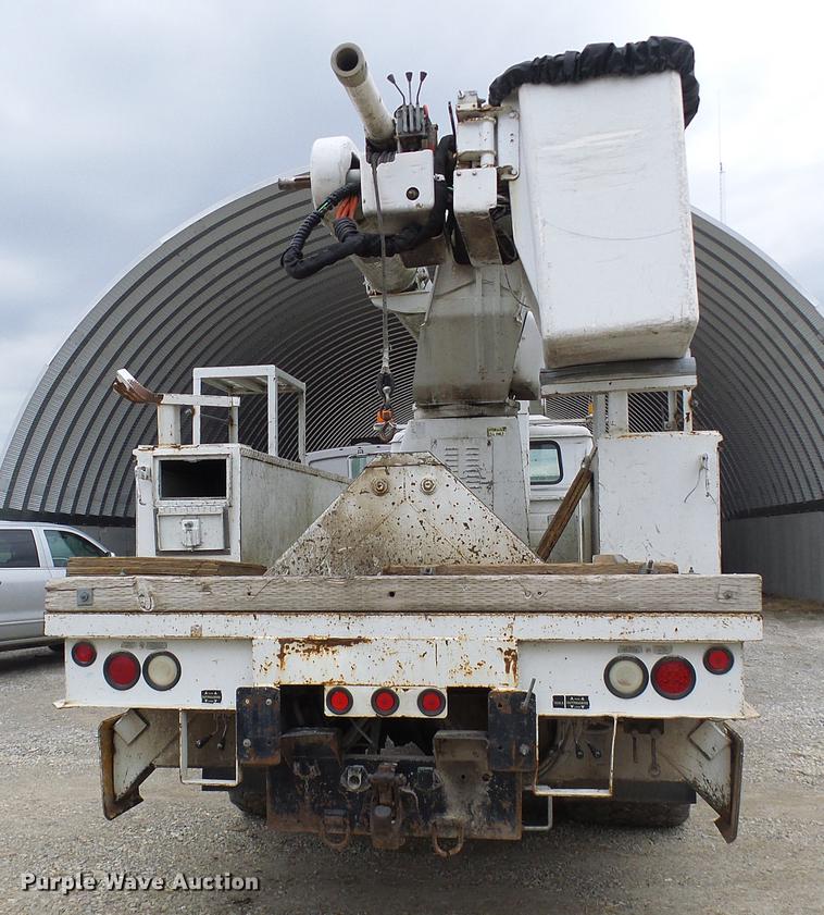 image for item DF7163 2000 International 4800 bucket truck