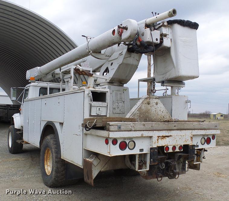image for item DF7163 2000 International 4800 bucket truck