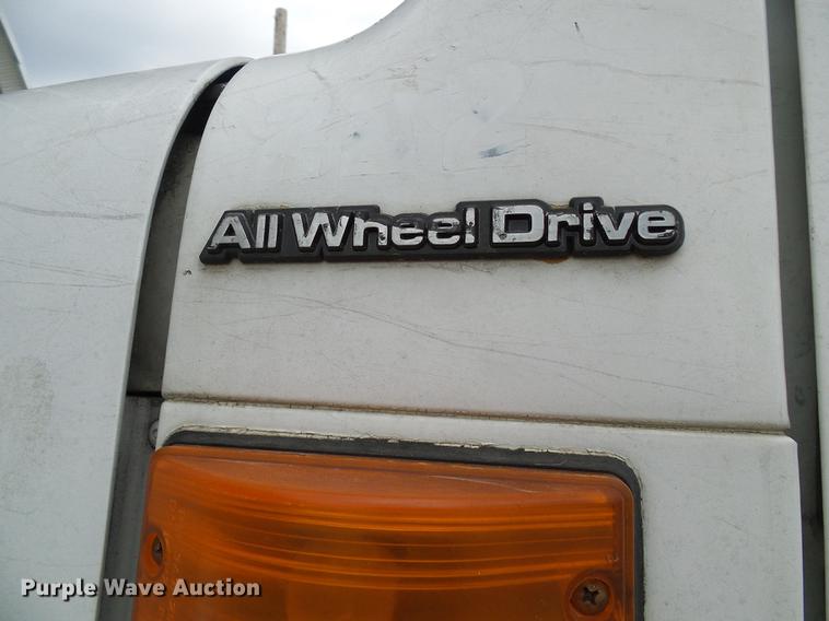 image for item DF7163 2000 International 4800 bucket truck