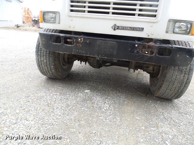 image for item DF7163 2000 International 4800 bucket truck