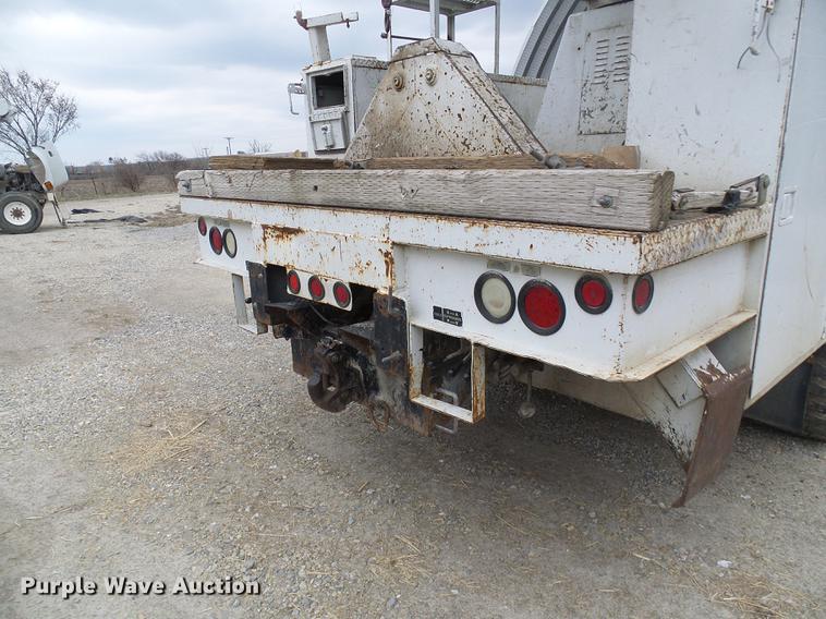 image for item DF7163 2000 International 4800 bucket truck