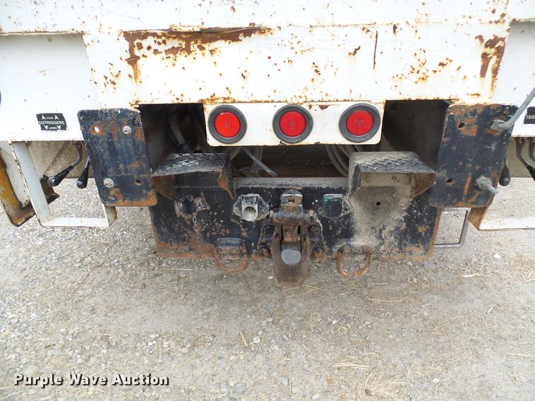 image for item DF7163 2000 International 4800 bucket truck