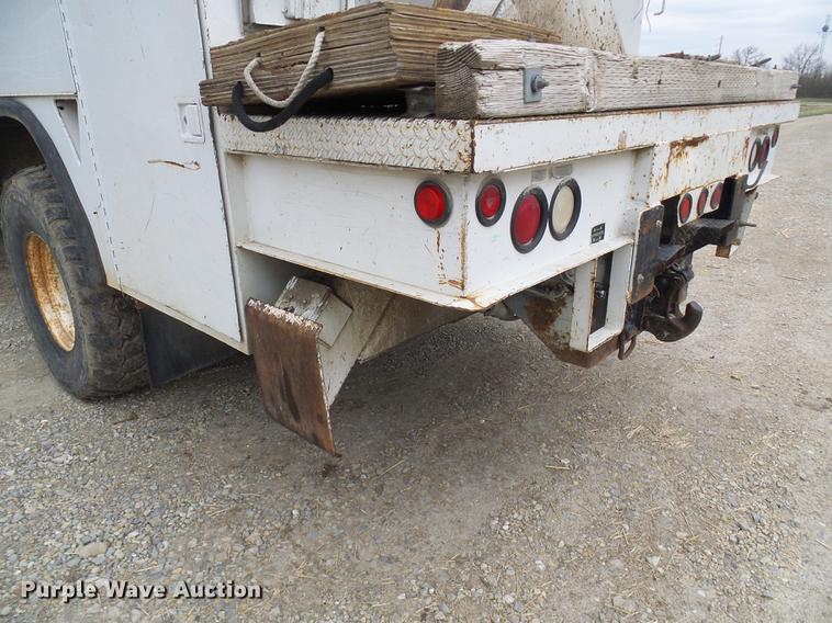 image for item DF7163 2000 International 4800 bucket truck