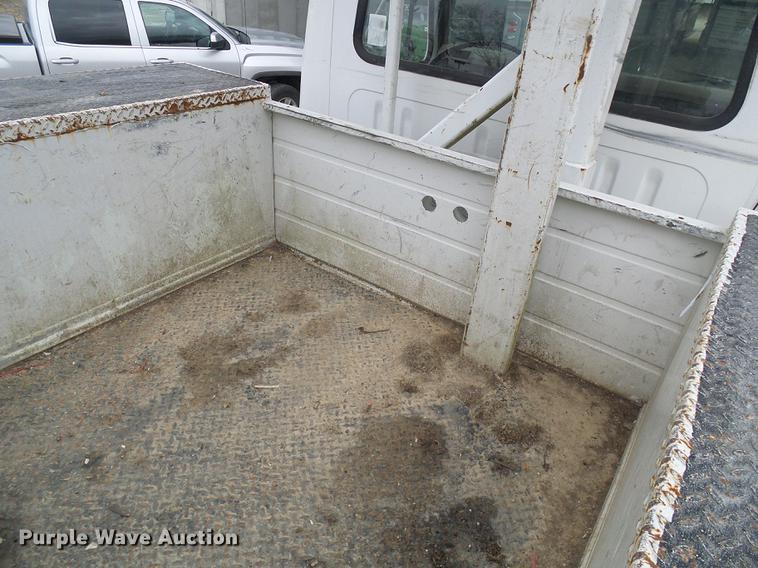 image for item DF7163 2000 International 4800 bucket truck