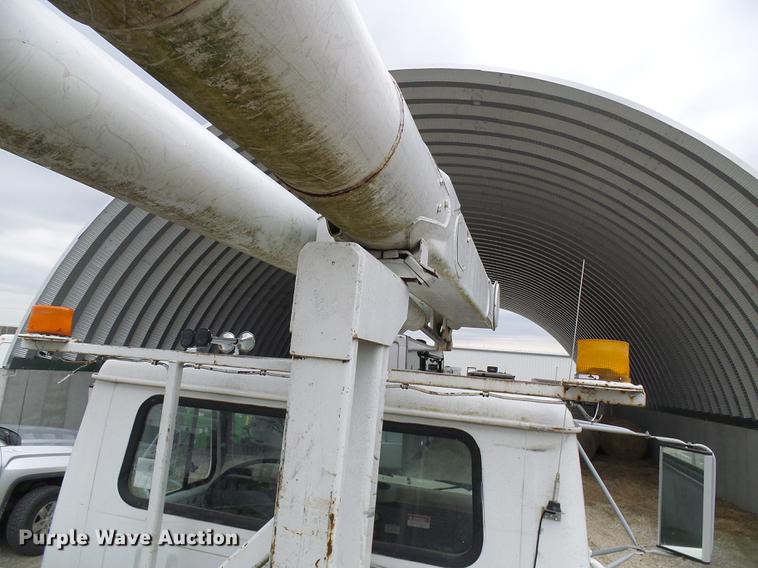 image for item DF7163 2000 International 4800 bucket truck
