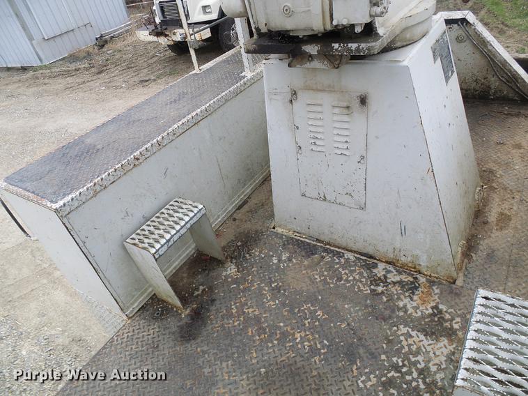 image for item DF7163 2000 International 4800 bucket truck