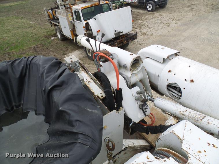 image for item DF7163 2000 International 4800 bucket truck