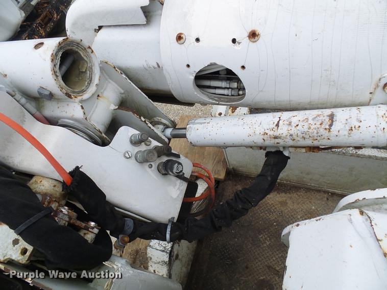 image for item DF7163 2000 International 4800 bucket truck